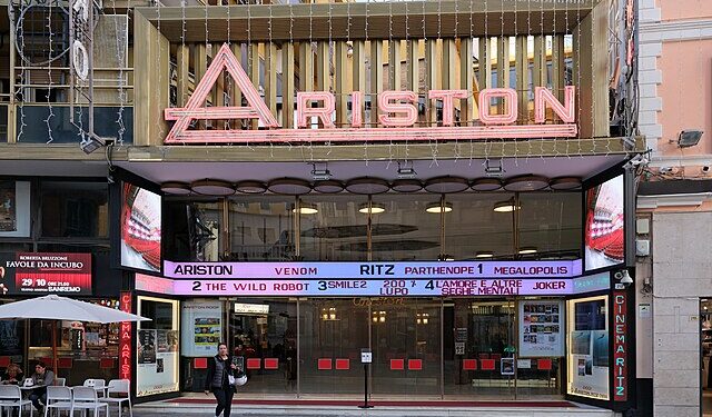 Teatro Ariston di Sanremo. Crediti: kallerna via Wikimedia Commons. CC BY-SA 4.0