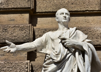 Cicerone, oratore famoso per ricorrere al metodo dei Loci. (Statua a Roma, Palazzo di Giustizia)