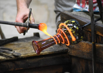 Lavorazione del vetro di Murano, Venezia.